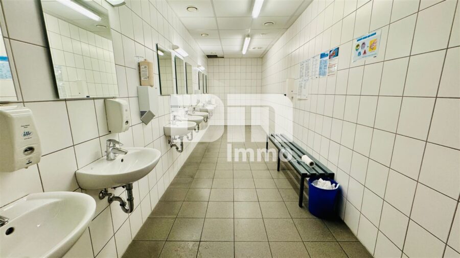 Gewerbeensemble Produktionshallen + Bürogebäude und umfangreiche Freiflächen - Waschraum 1